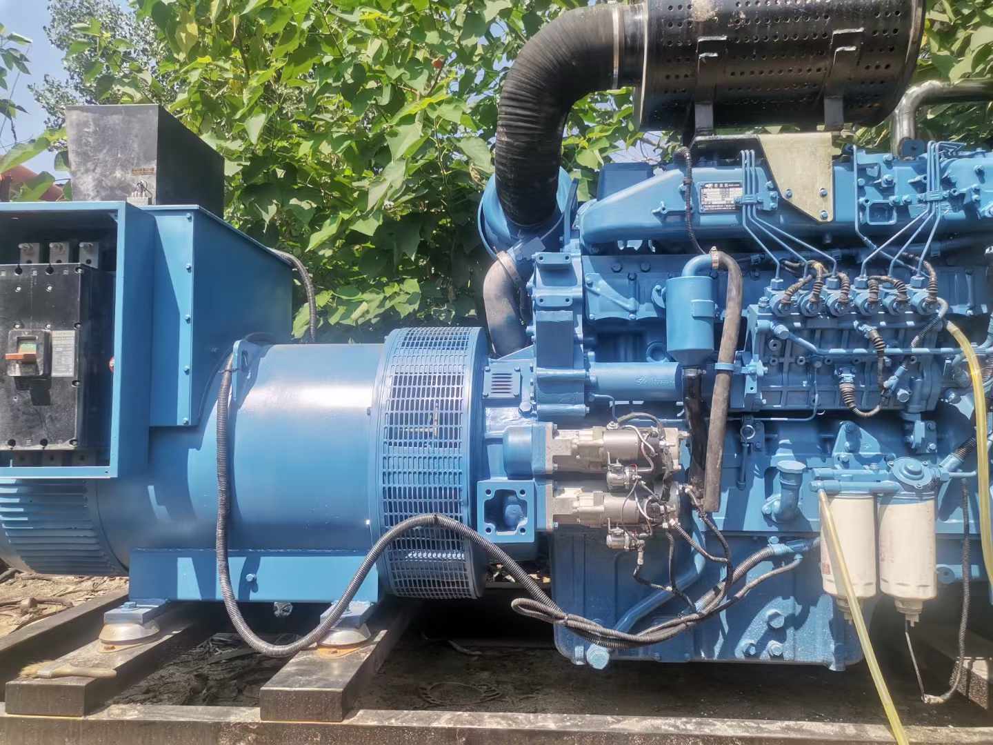 竹山详细说明降低 800kW 柴油发电机输出电流波动的方法