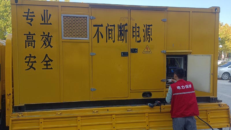 竹山柴油发电机组和UPS电源配合使用时，如何避免切换过程中的电力中断？